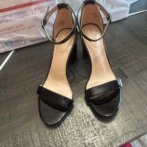 Bandolino Black Patent Block Heel Ankle Strap Sandals, Size 8.5